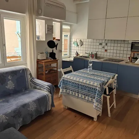 In The Historic Center, 80 M From The Sea