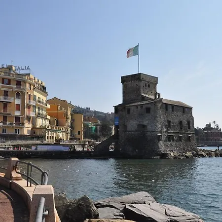 In The Historic Center, 80 M From The Sea