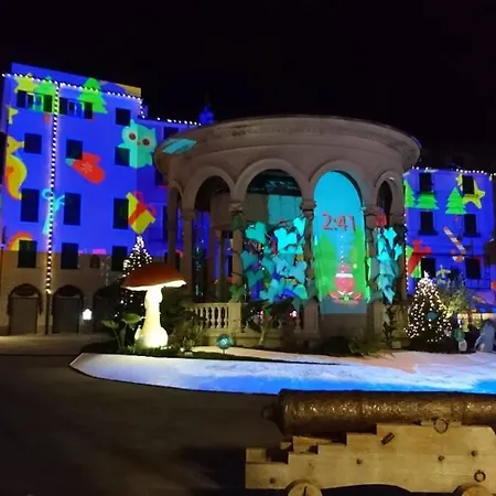 In The Historic Center, 80 M From The Sea